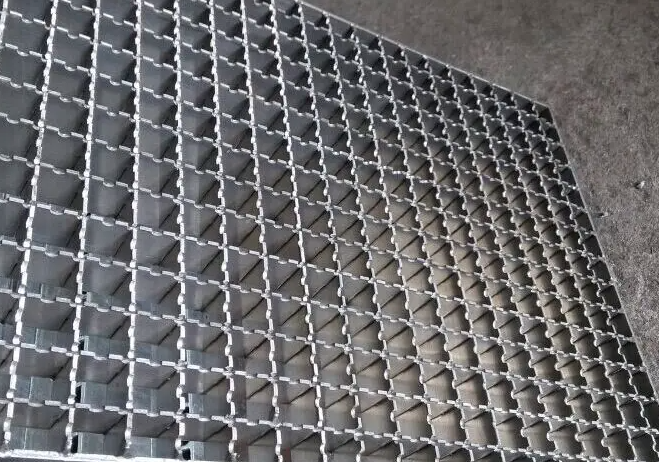 熱鍍鋅鋼格柵的標準是GB/T 13912-2002 鋼格柵 熱鍍鋅鋼格柵的標準是GB/T 13912-2002 鋼格柵